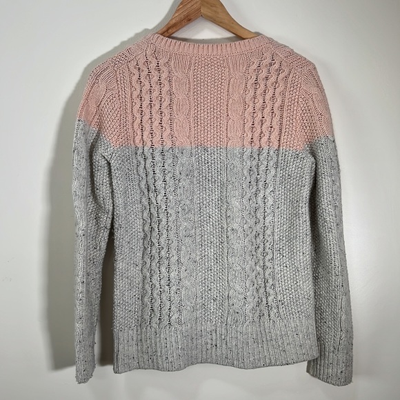 Banana Republic Sweater - Great Condition - Picture 2 of 6